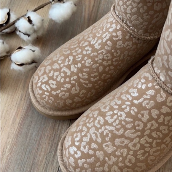 🌿UGG- CLASSIC SNOW LEOPARD BOOTS🌿 - Picture 5 of 15